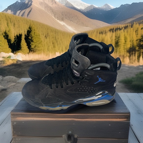 Nike Jordan MVP Boys Sneaker 6.5Y Black Suede Lace Up Basketball Shoe DZ5577 041 - Picture 1 of 16